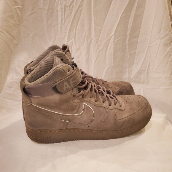 Nike Air Force 1 High '07 LV8' 